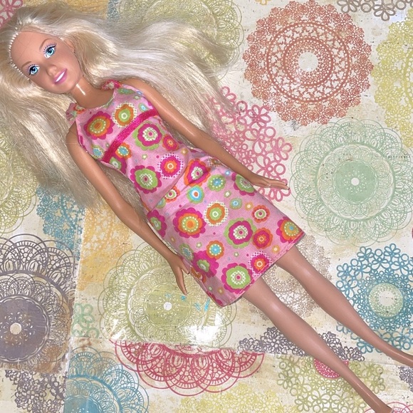 Barbie Vintage Bundle of 6 Dolls with Extra Clothes and Accessories - Picture 6 of 8